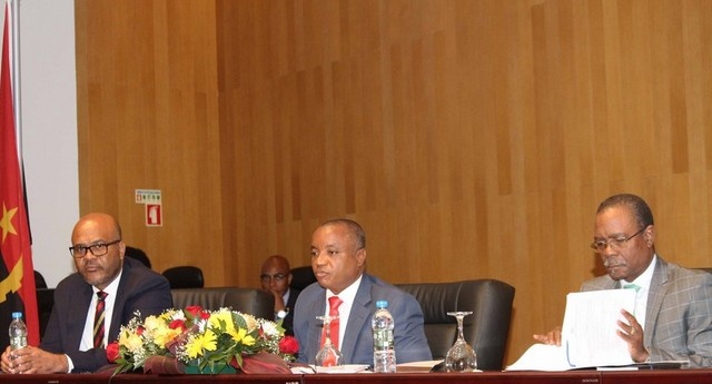 Angola tem mais de 300 mil funcionarios publicos